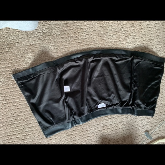 Lovers + friends black zip up mini skirt. - Picture 2 of 4